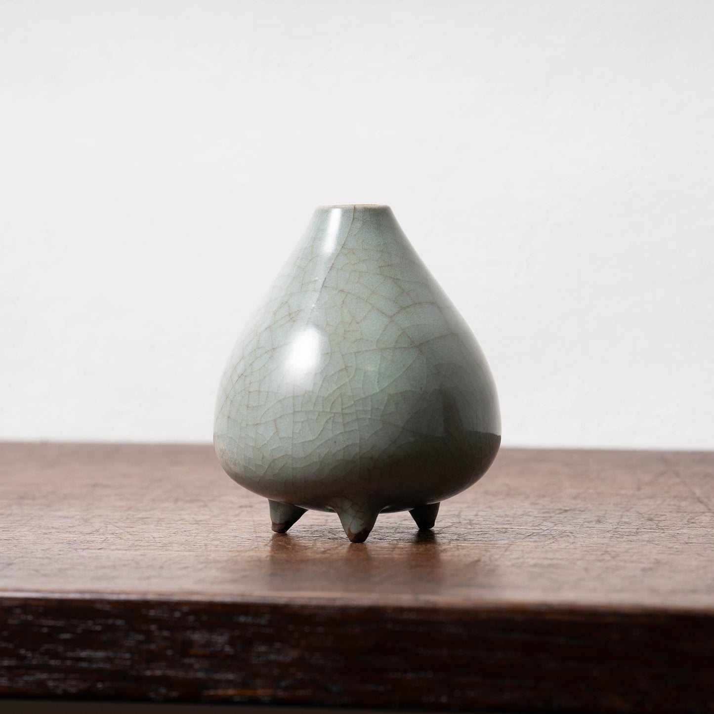 南宋官窯 青磁桃形三足瓶