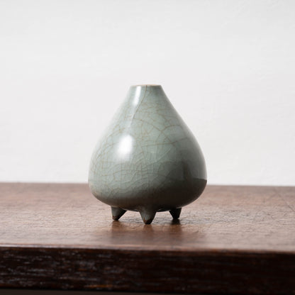 南宋官窯 青磁桃形三足瓶