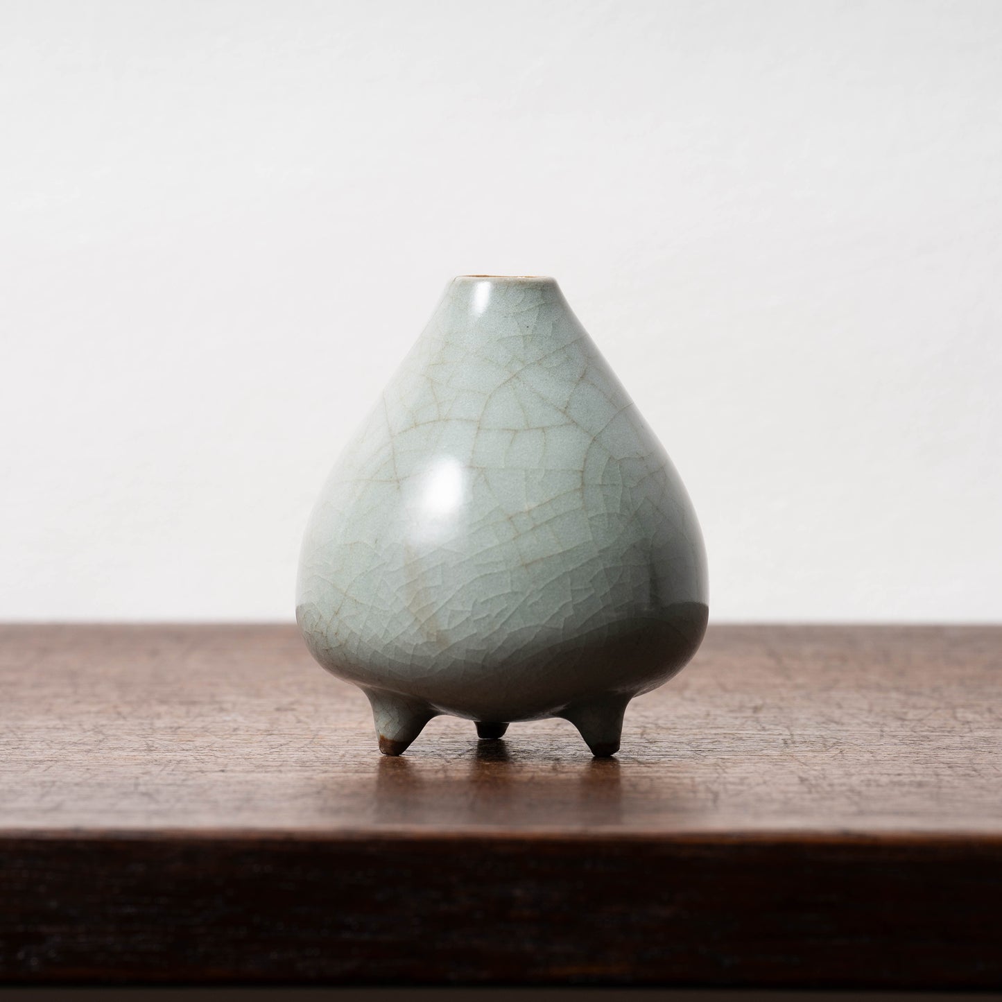 南宋官窯 青磁桃形三足瓶