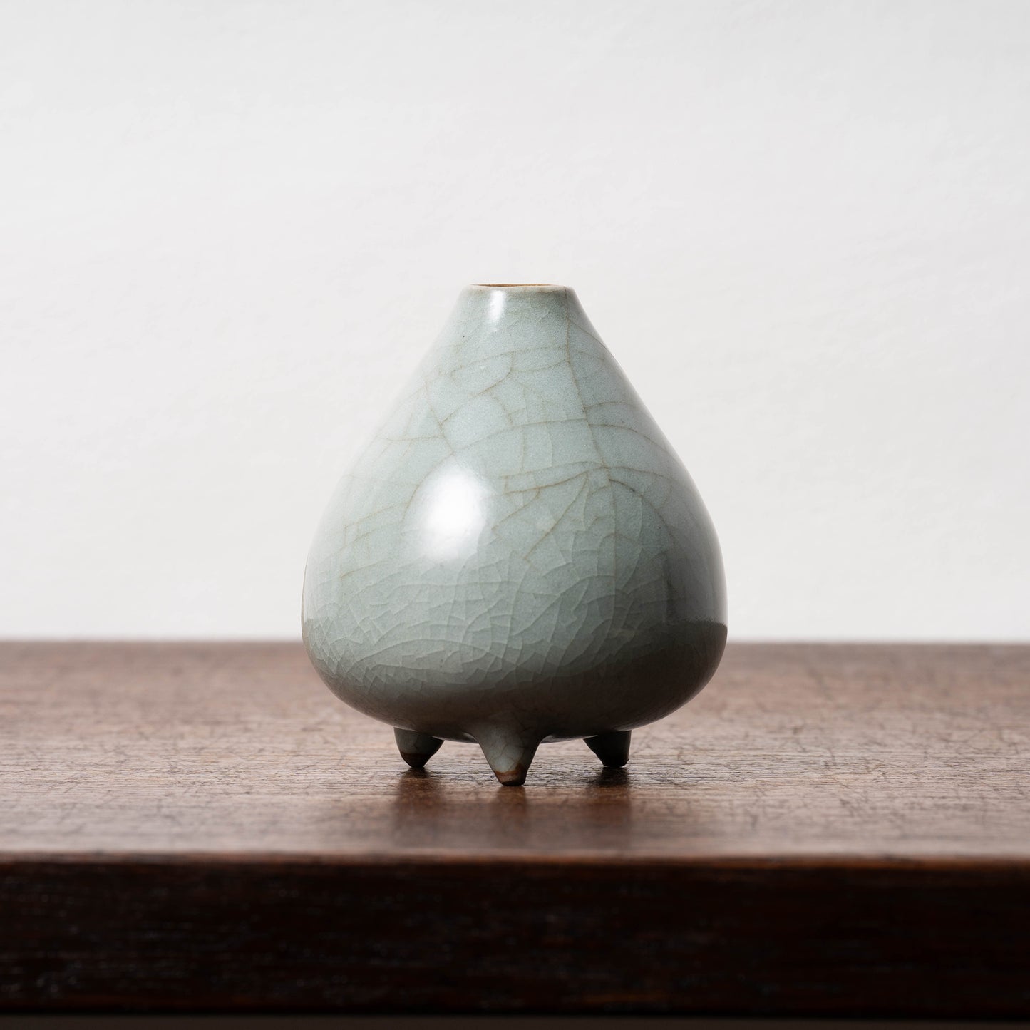 南宋官窯 青磁桃形三足瓶