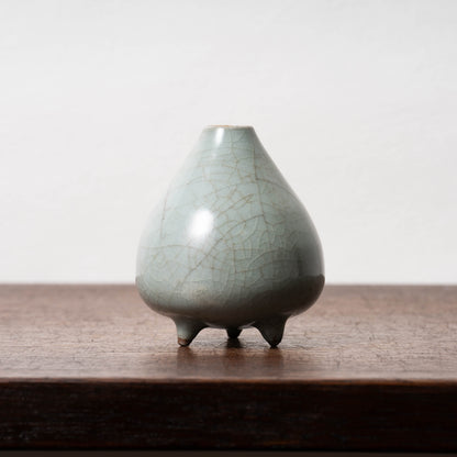 南宋官窯 青磁桃形三足瓶