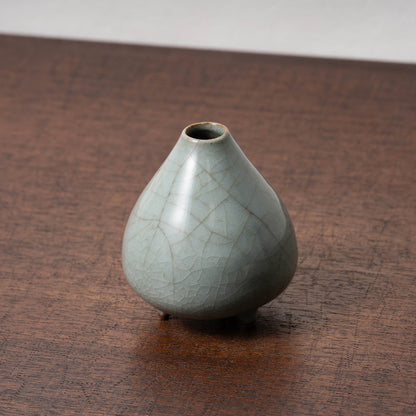 南宋官窯 青磁桃形三足瓶