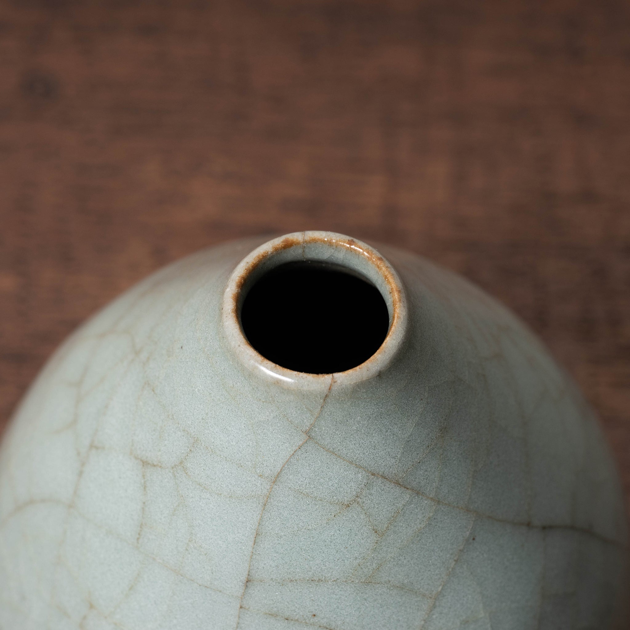 南宋官窯 青磁桃形三足瓶 – 燦禾 SANKA