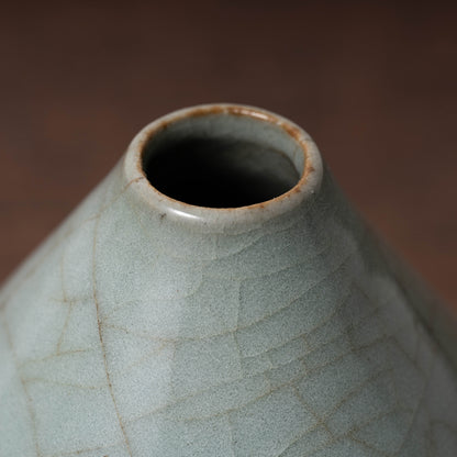 南宋官窯 青磁桃形三足瓶