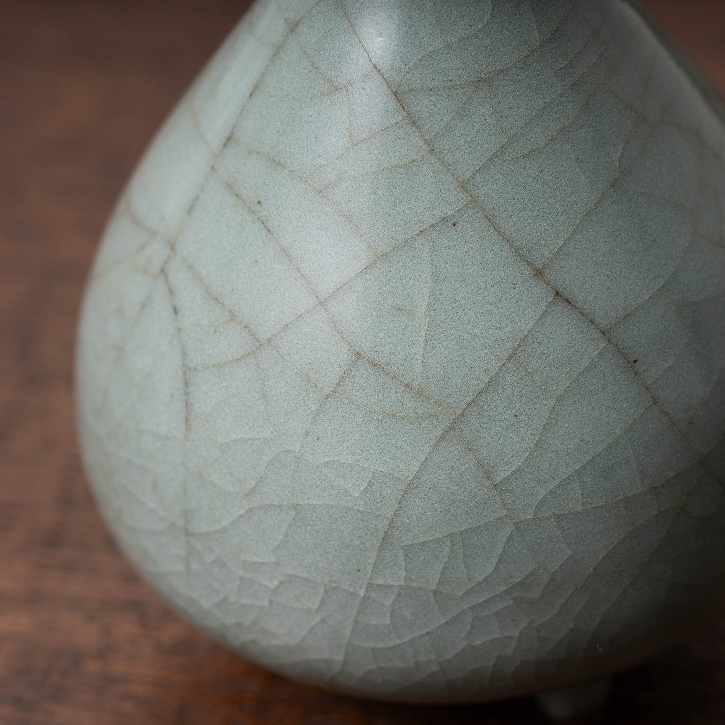 南宋官窯 青磁桃形三足瓶