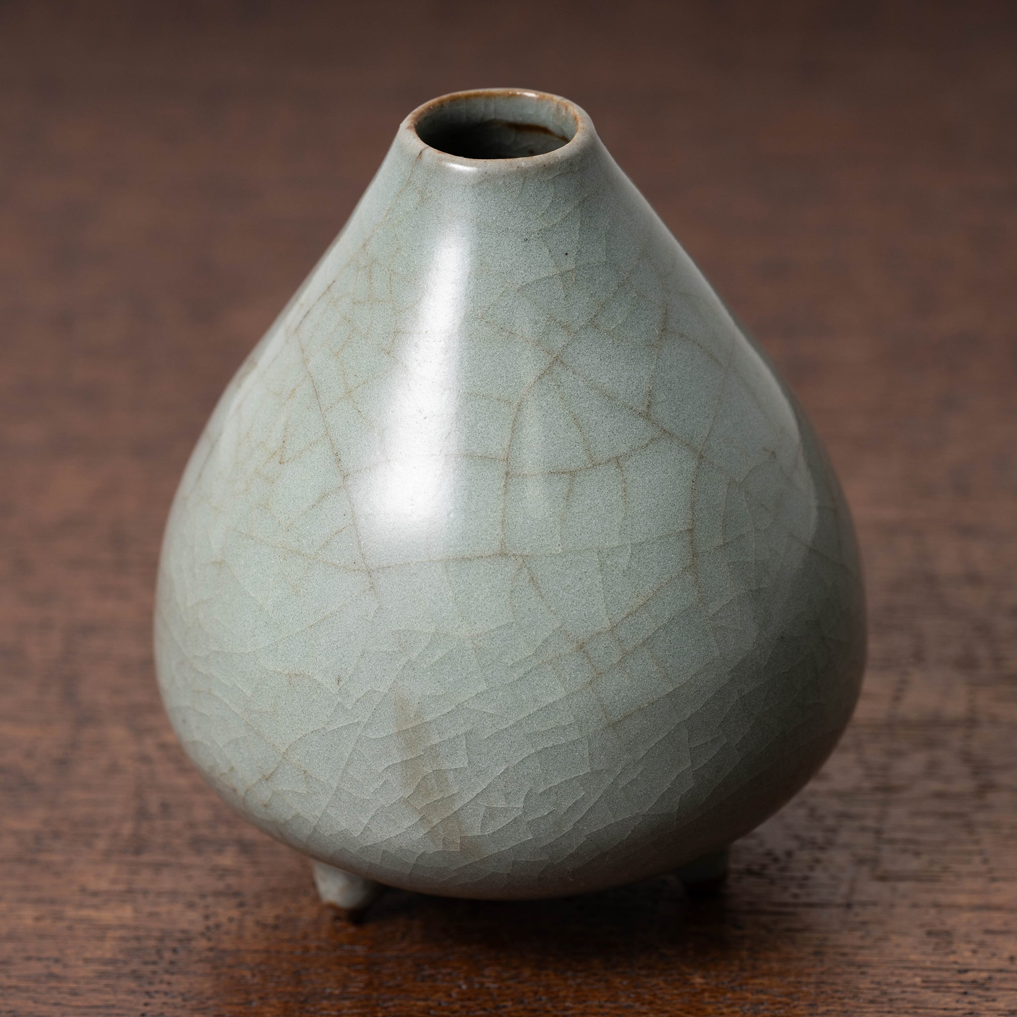 南宋官窯 青磁桃形三足瓶 – 燦禾 SANKA