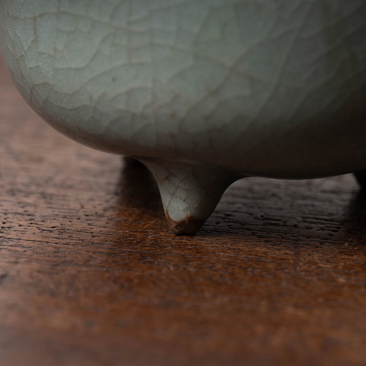 南宋官窯 青磁桃形三足瓶