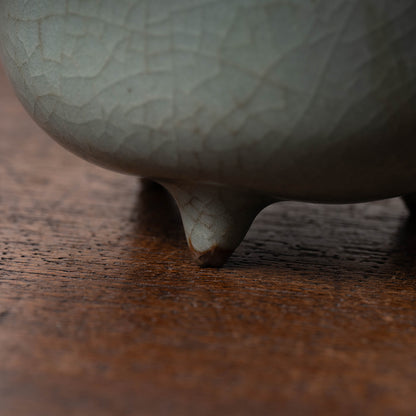 南宋官窯 青磁桃形三足瓶