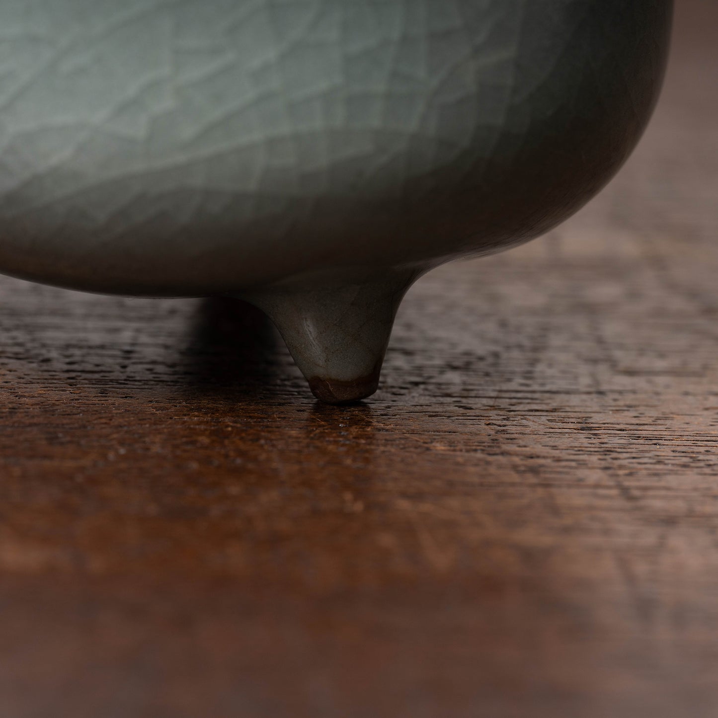 南宋官窯 青磁桃形三足瓶