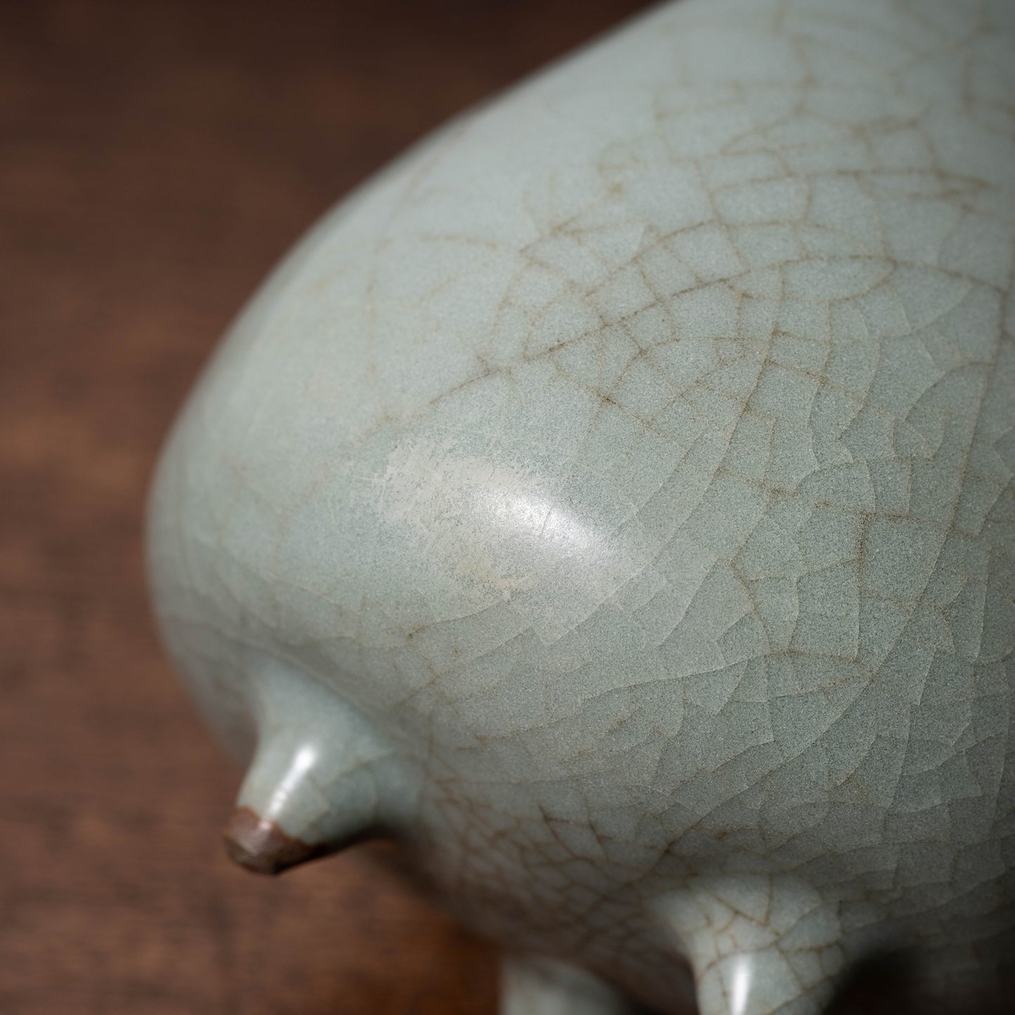 南宋官窯 青磁桃形三足瓶