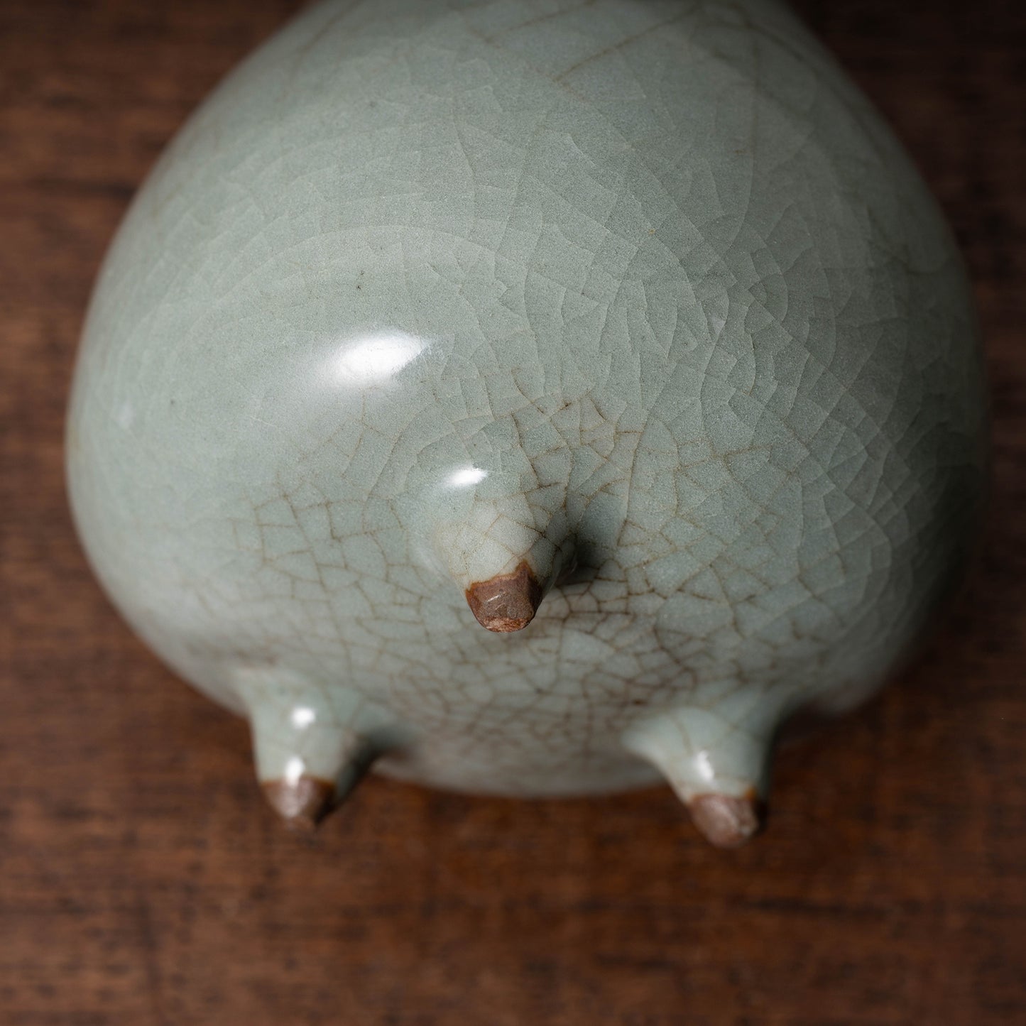 南宋官窯 青磁桃形三足瓶