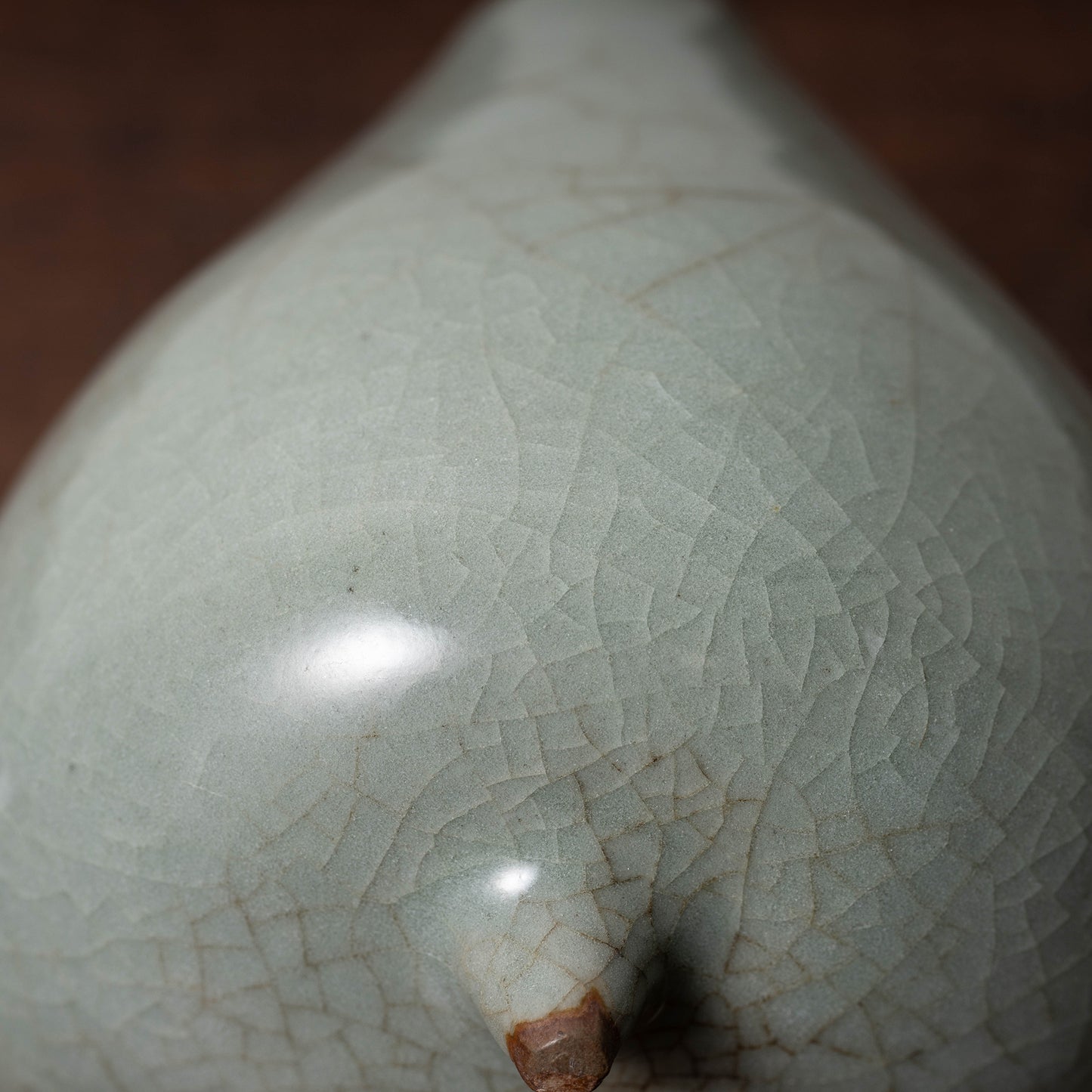 南宋官窯 青磁桃形三足瓶