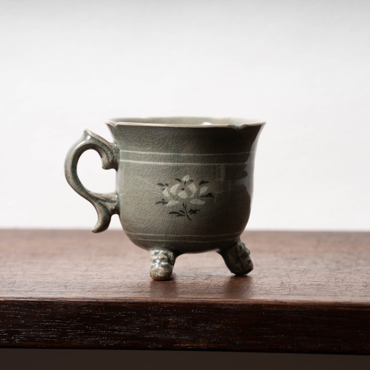 高麗 青磁象嵌蓮花文単耳碗