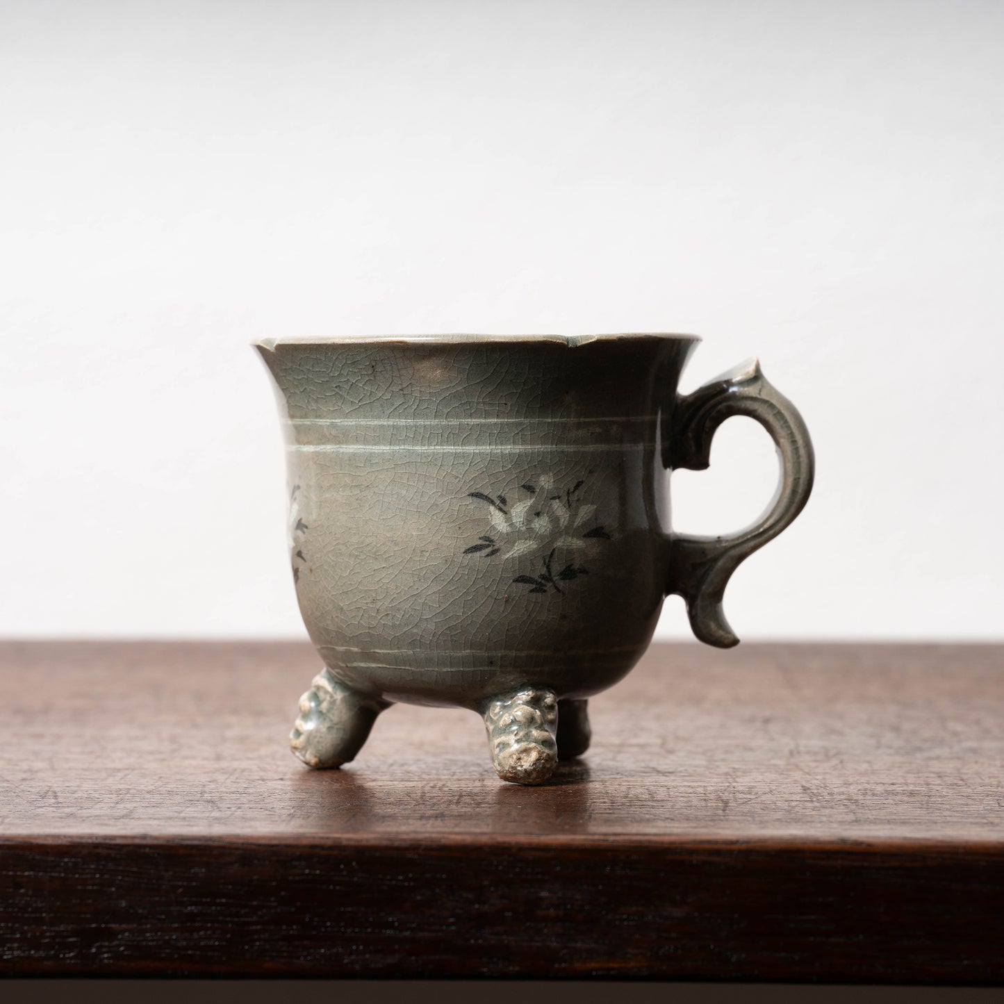 高麗 青磁象嵌蓮花文単耳碗