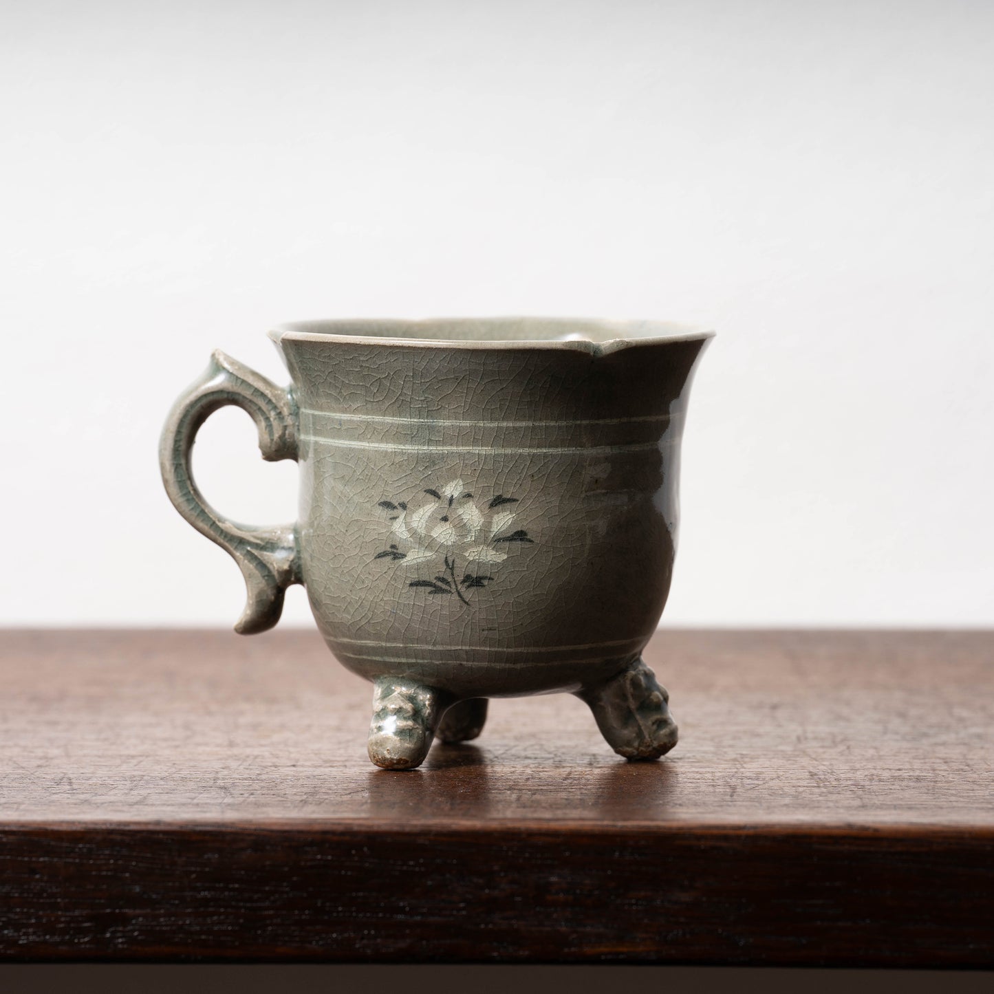 高麗 青磁象嵌蓮花文単耳碗