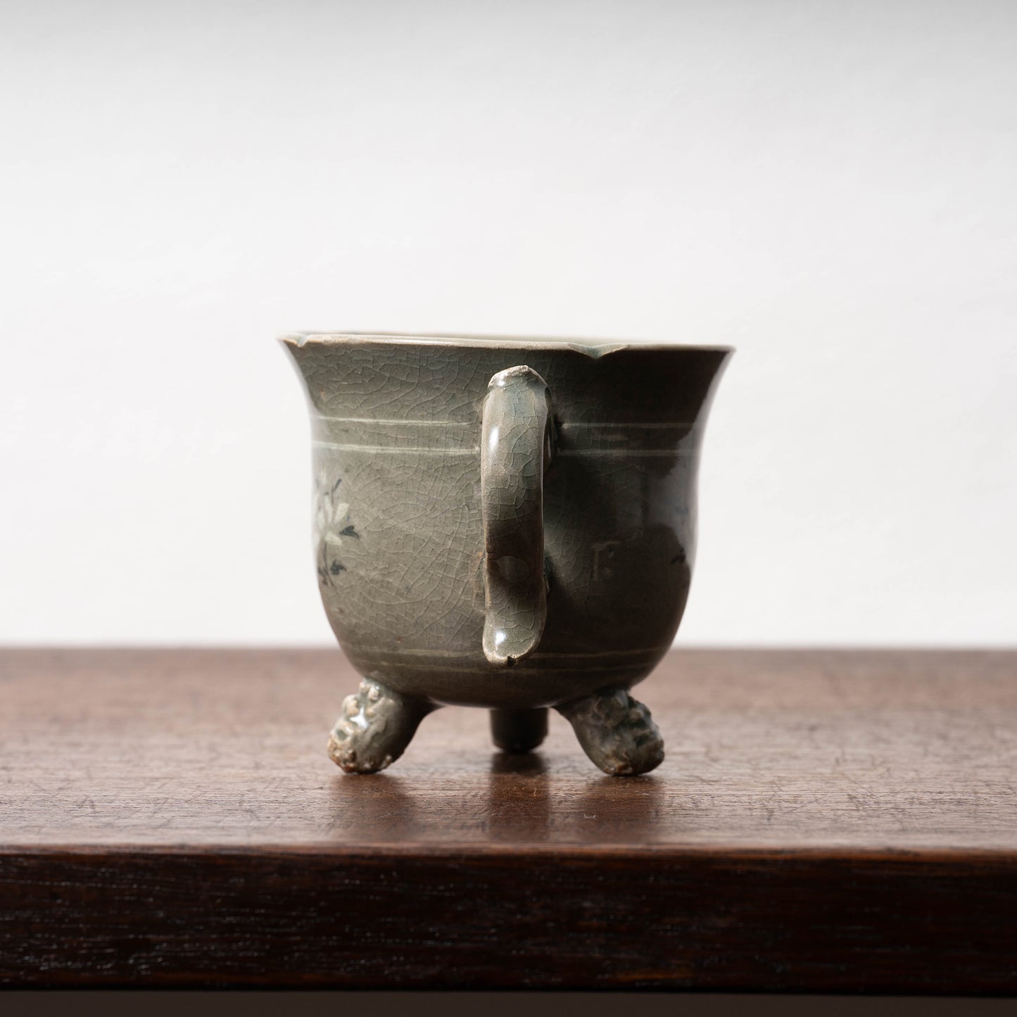 高麗 青磁象嵌蓮花文単耳碗