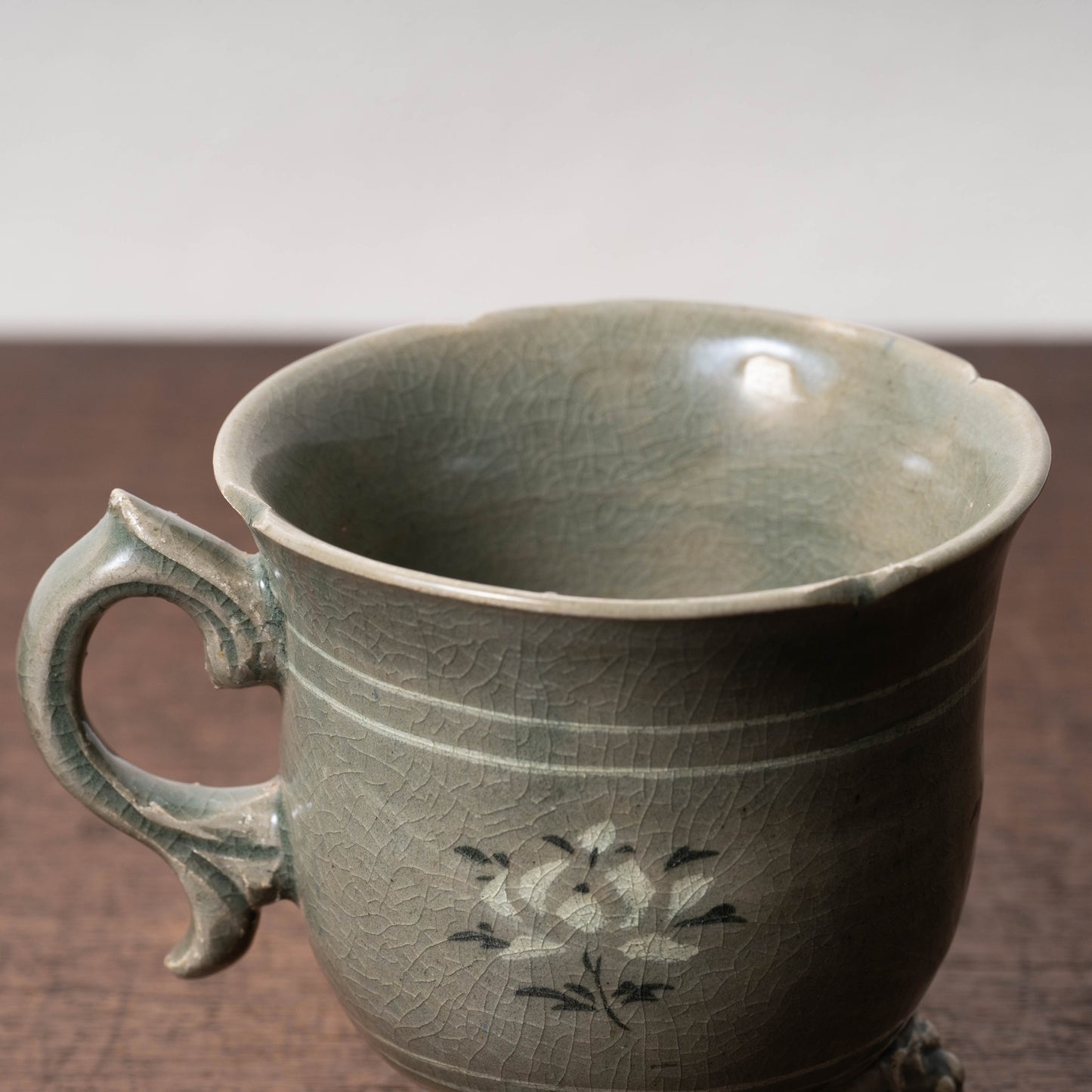 高麗 青磁象嵌蓮花文単耳碗