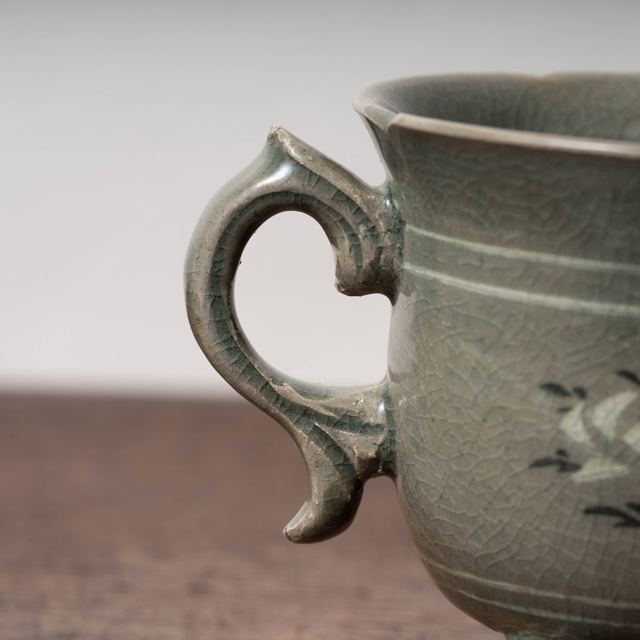 高麗 青磁象嵌蓮花文単耳碗 – 燦禾 SANKA