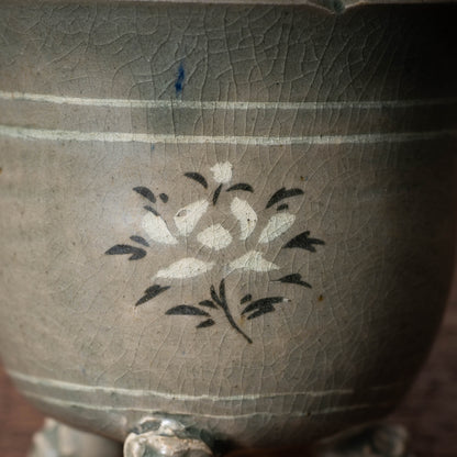 高麗 青磁象嵌蓮花文単耳碗