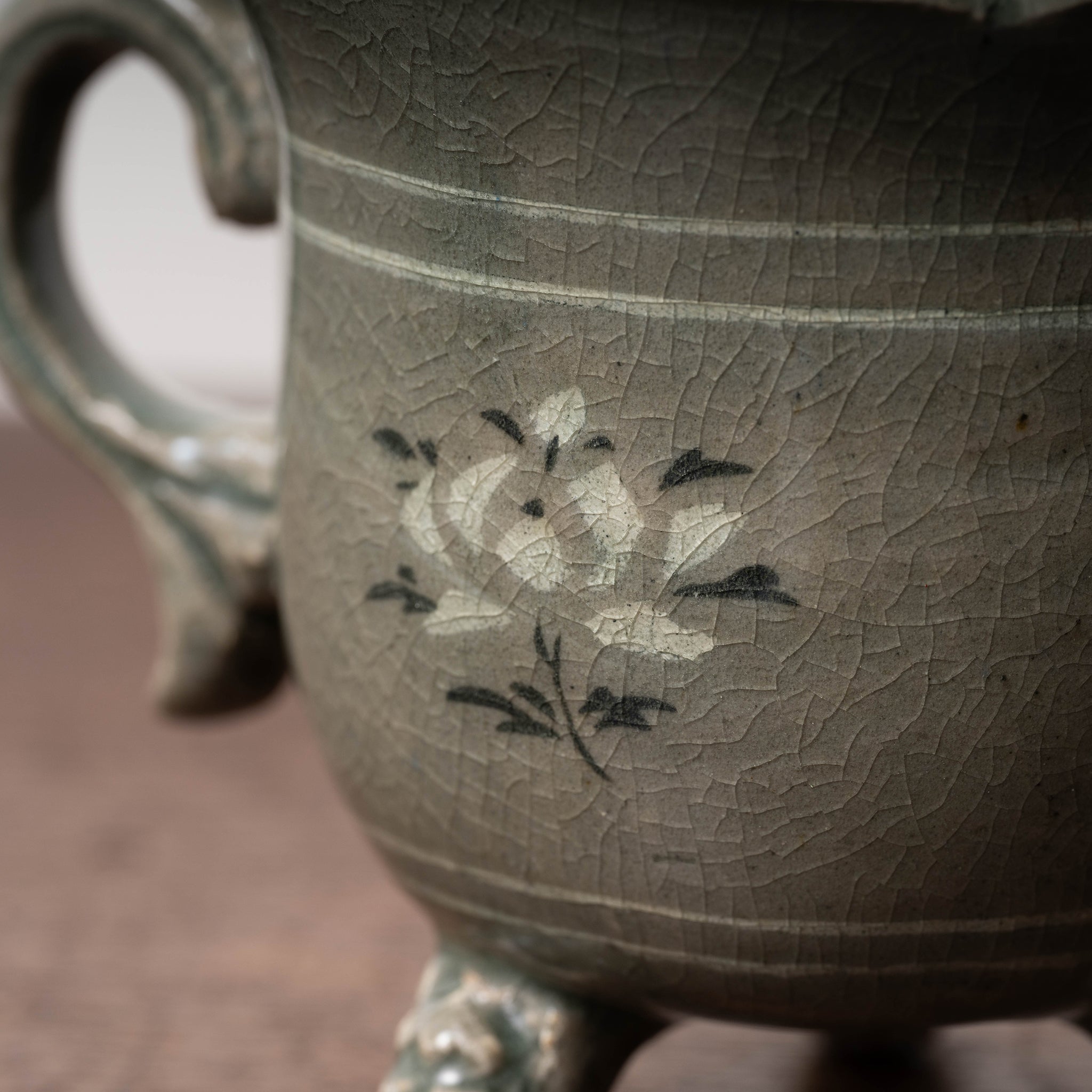 高麗 青磁象嵌蓮花文単耳碗 – 燦禾 SANKA