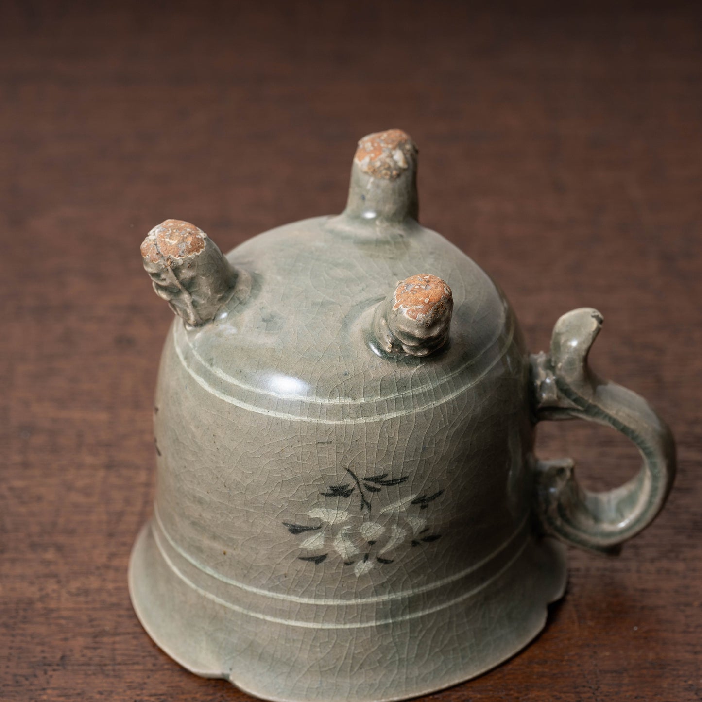 高麗 青磁象嵌蓮花文単耳碗