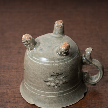 高麗 青磁象嵌蓮花文単耳碗