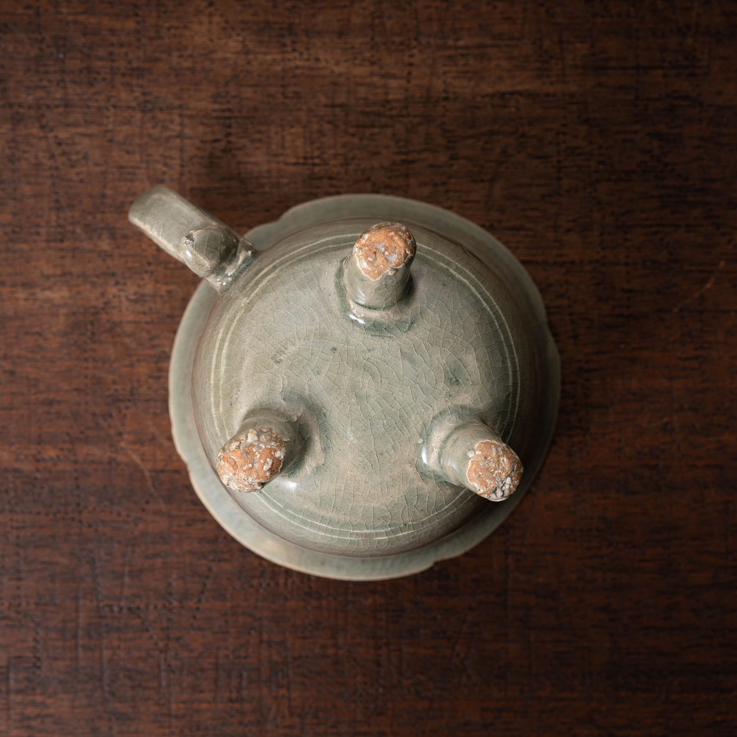 高麗 青磁象嵌蓮花文単耳碗