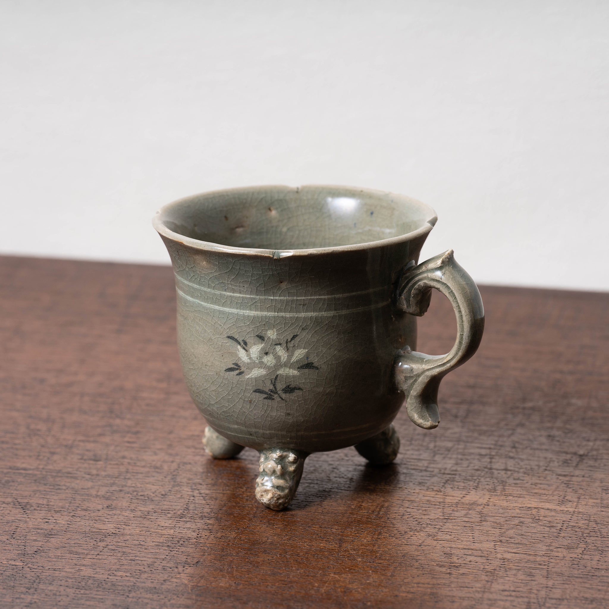 高麗 青磁象嵌蓮花文単耳碗 – 燦禾 SANKA