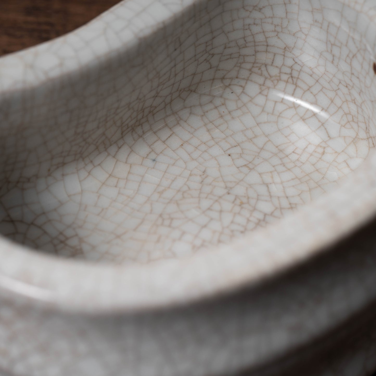 清代 哥釉弧形筆洗