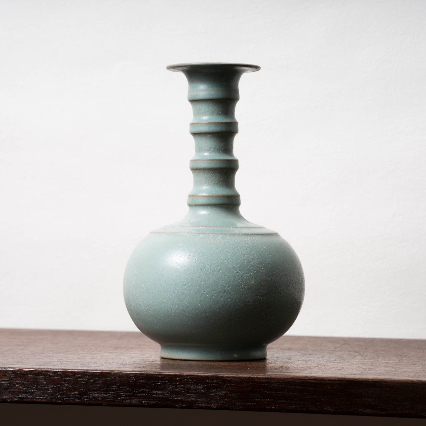 北宋 汝窯青磁盤口弦文長頸瓶