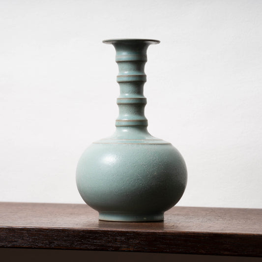 北宋 汝窯青磁盤口弦文長頸瓶