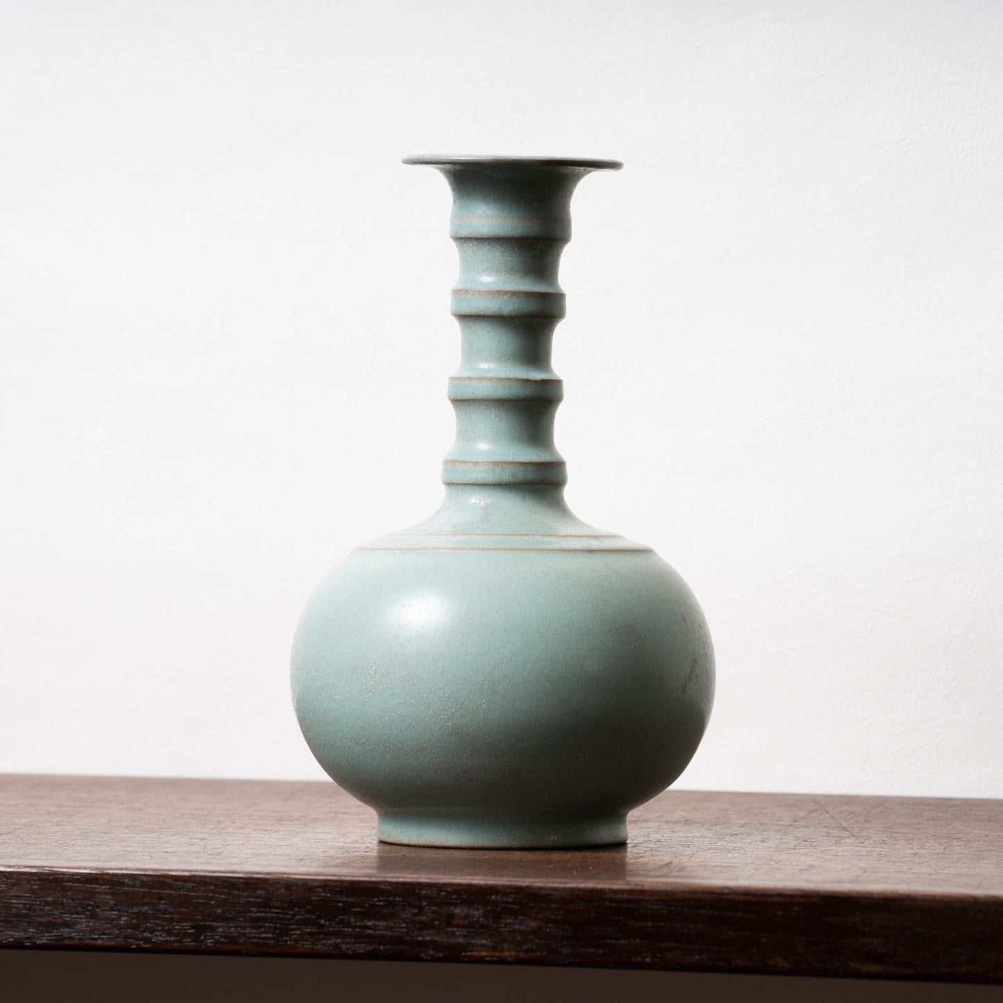 北宋 汝窯青磁盤口弦文長頸瓶