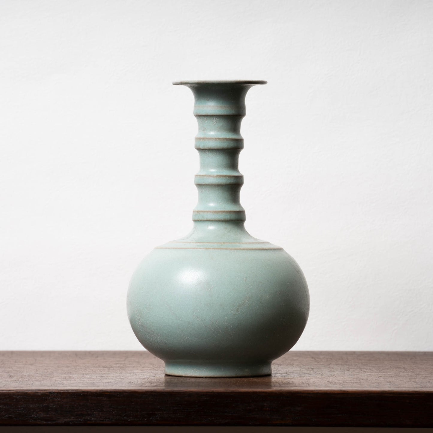 北宋 汝窯青磁盤口弦文長頸瓶