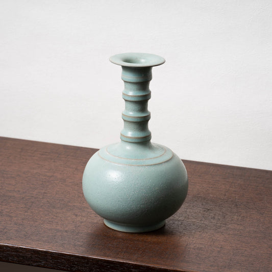 北宋 汝窯青磁盤口弦文長頸瓶