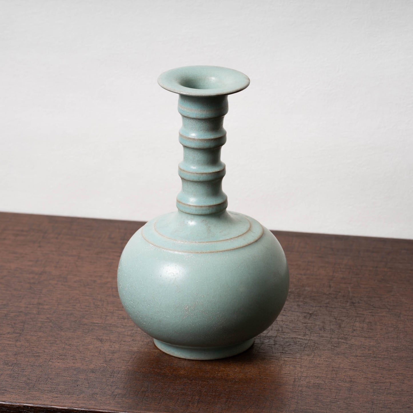 北宋 汝窯青磁盤口弦文長頸瓶