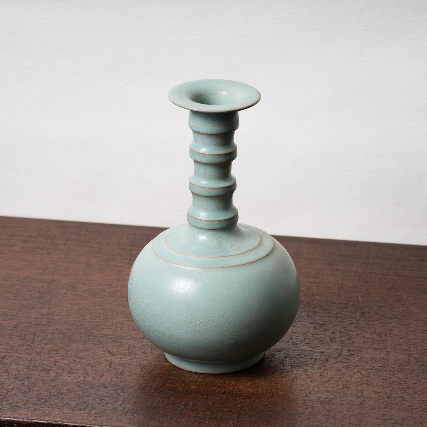 北宋 汝窯青磁盤口弦文長頸瓶