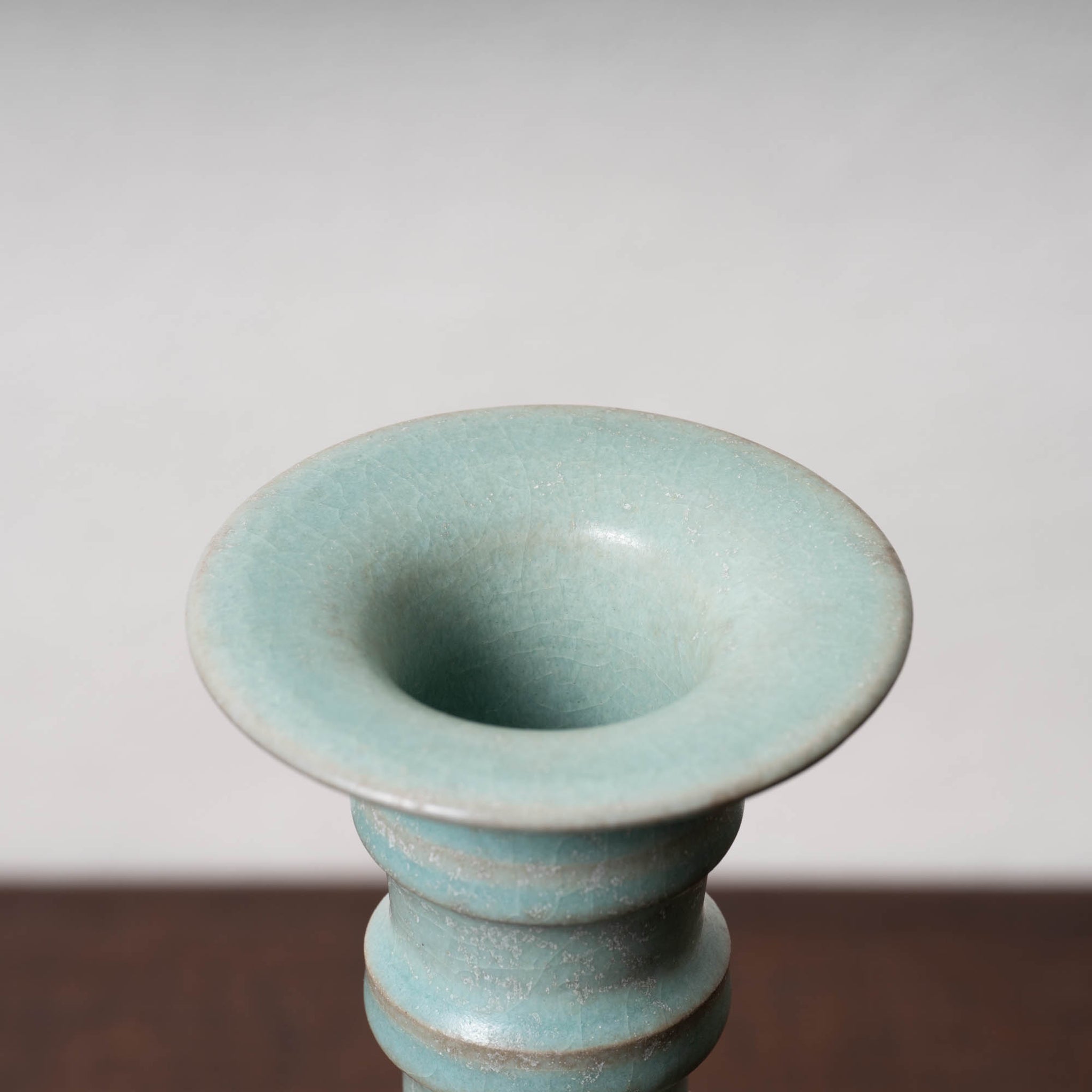 北宋 汝窯青磁盤口弦文長頸瓶 – 燦禾 SANKA