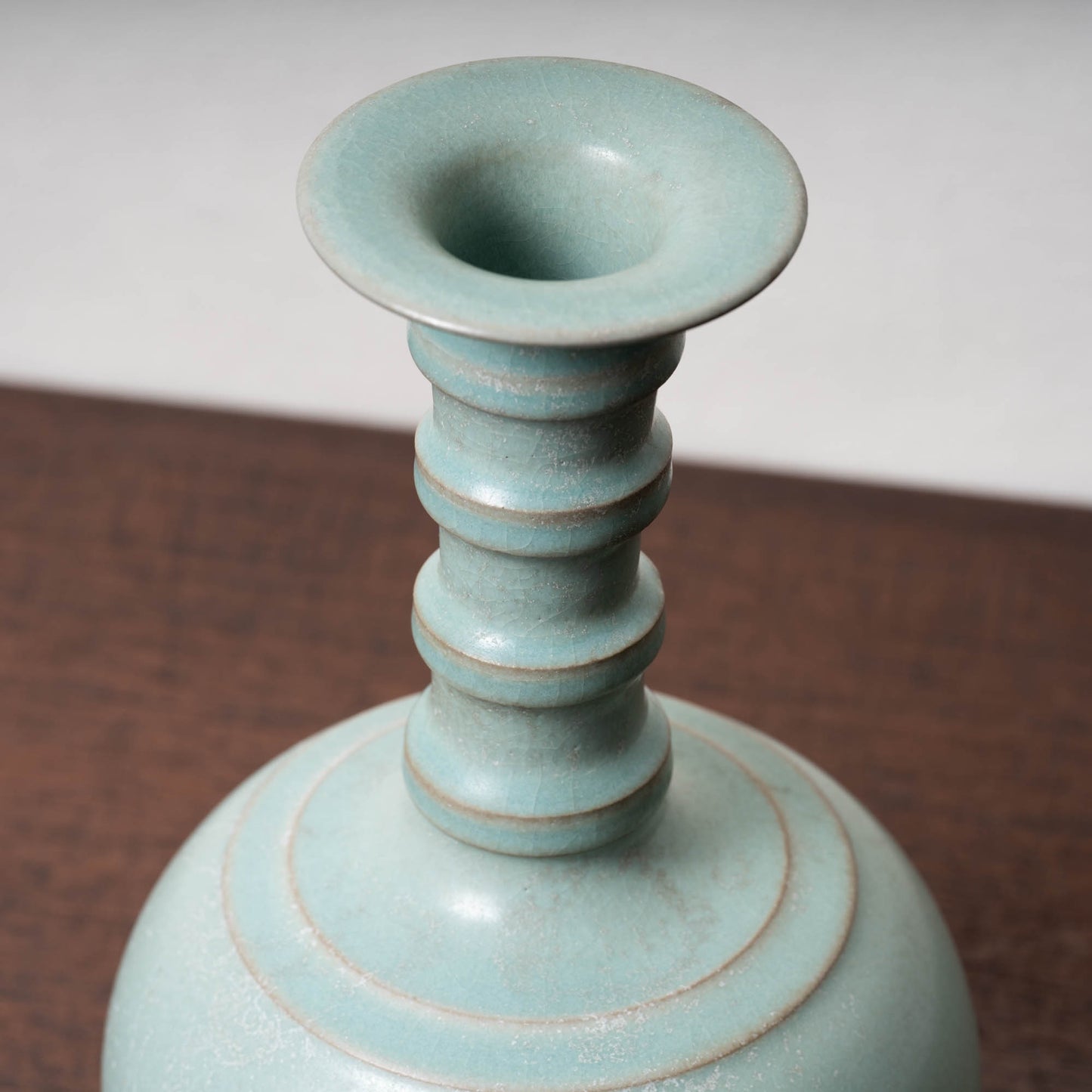 北宋 汝窯青磁盤口弦文長頸瓶