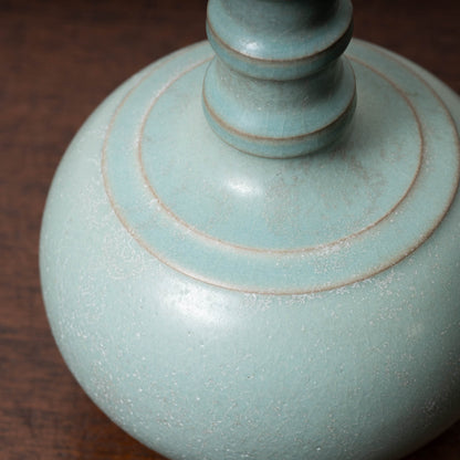 北宋 汝窯青磁盤口弦文長頸瓶