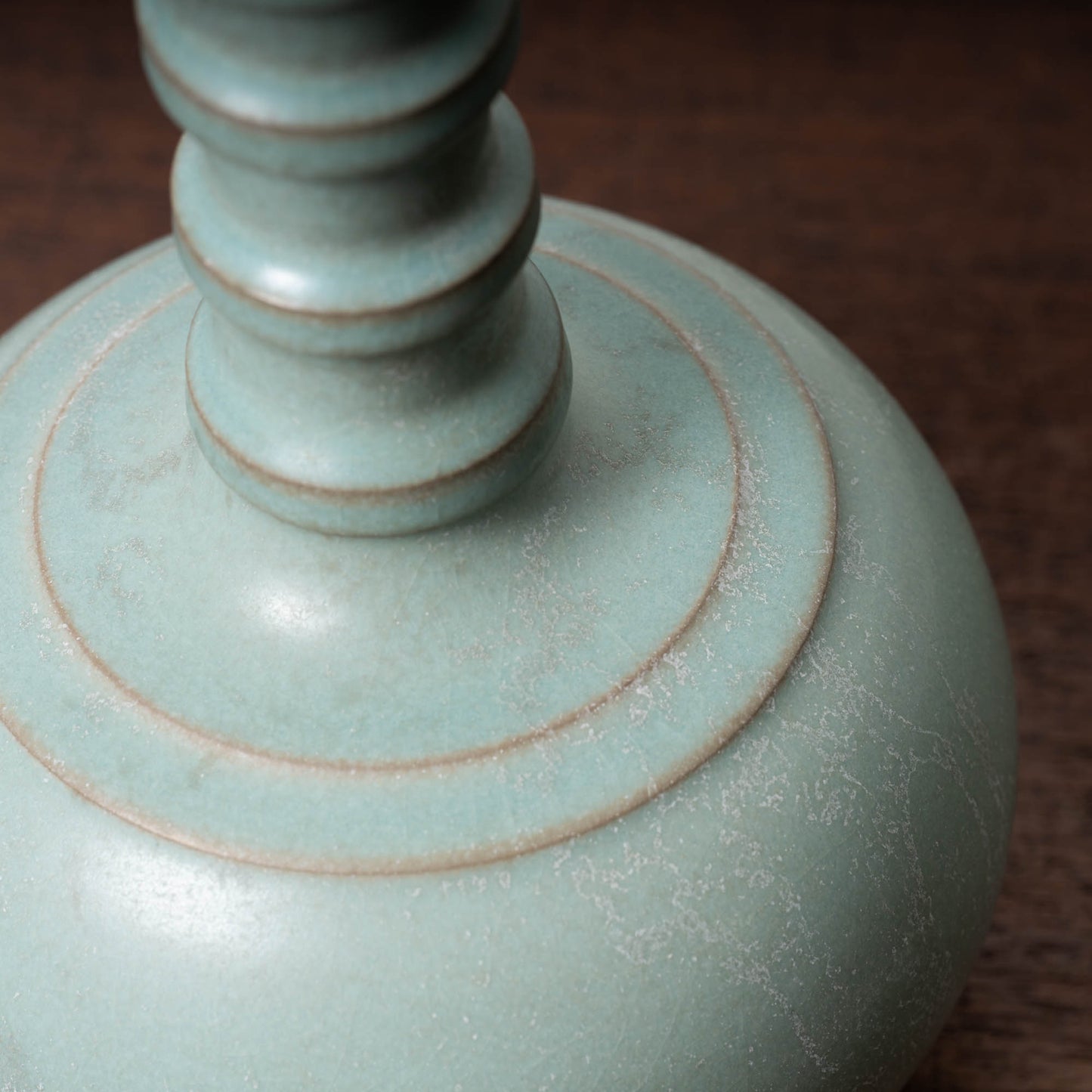 北宋 汝窯青磁盤口弦文長頸瓶