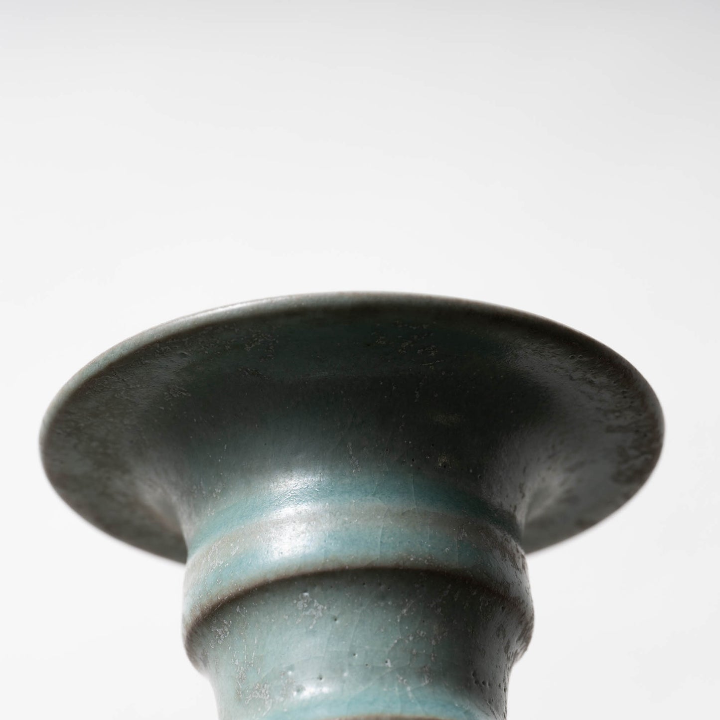 北宋 汝窯青磁盤口弦文長頸瓶