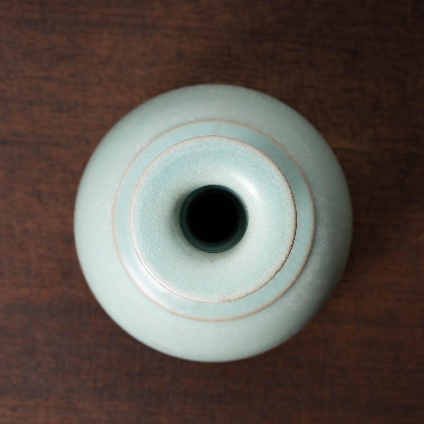 北宋 汝窯青磁盤口弦文長頸瓶