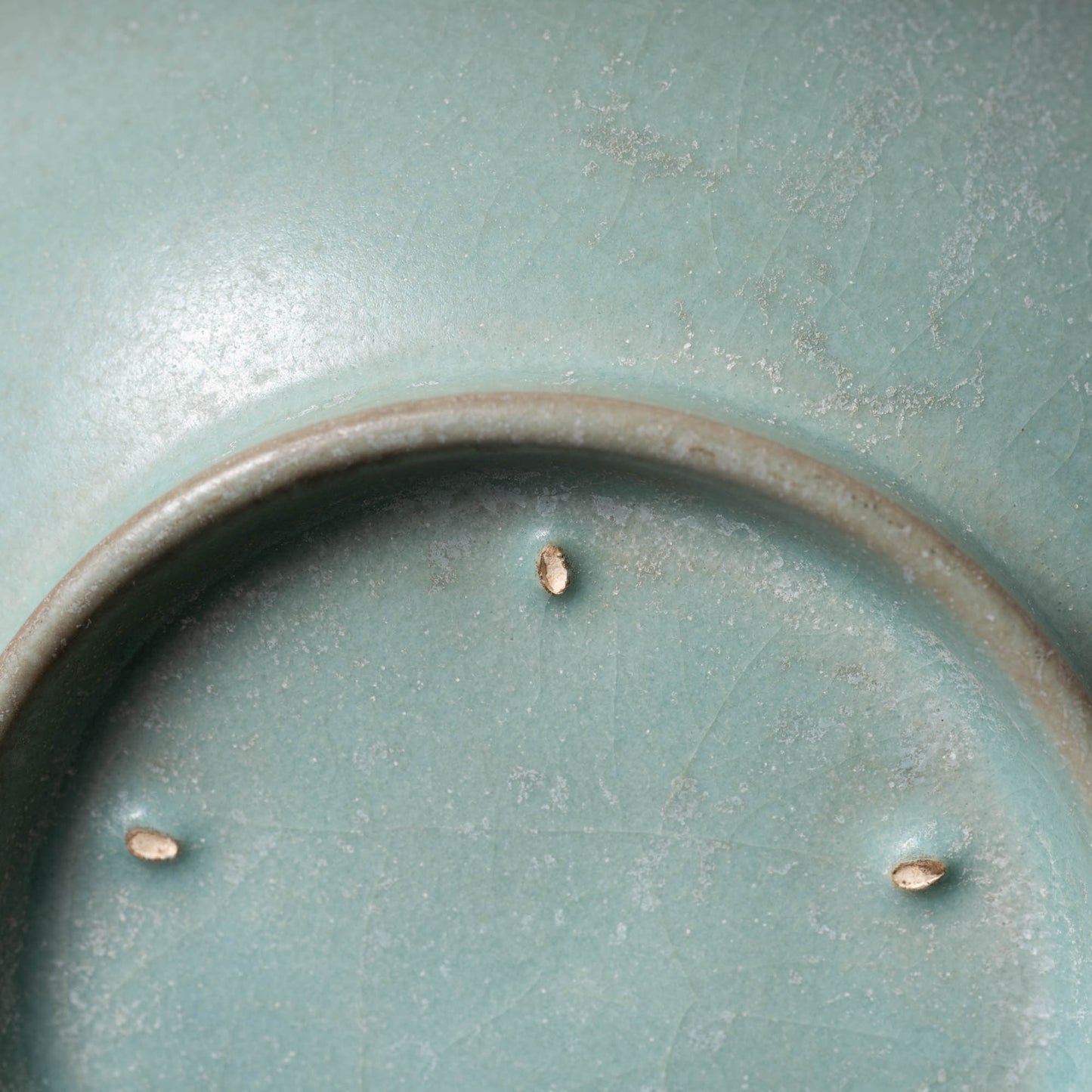 北宋 汝窯青磁盤口弦文長頸瓶