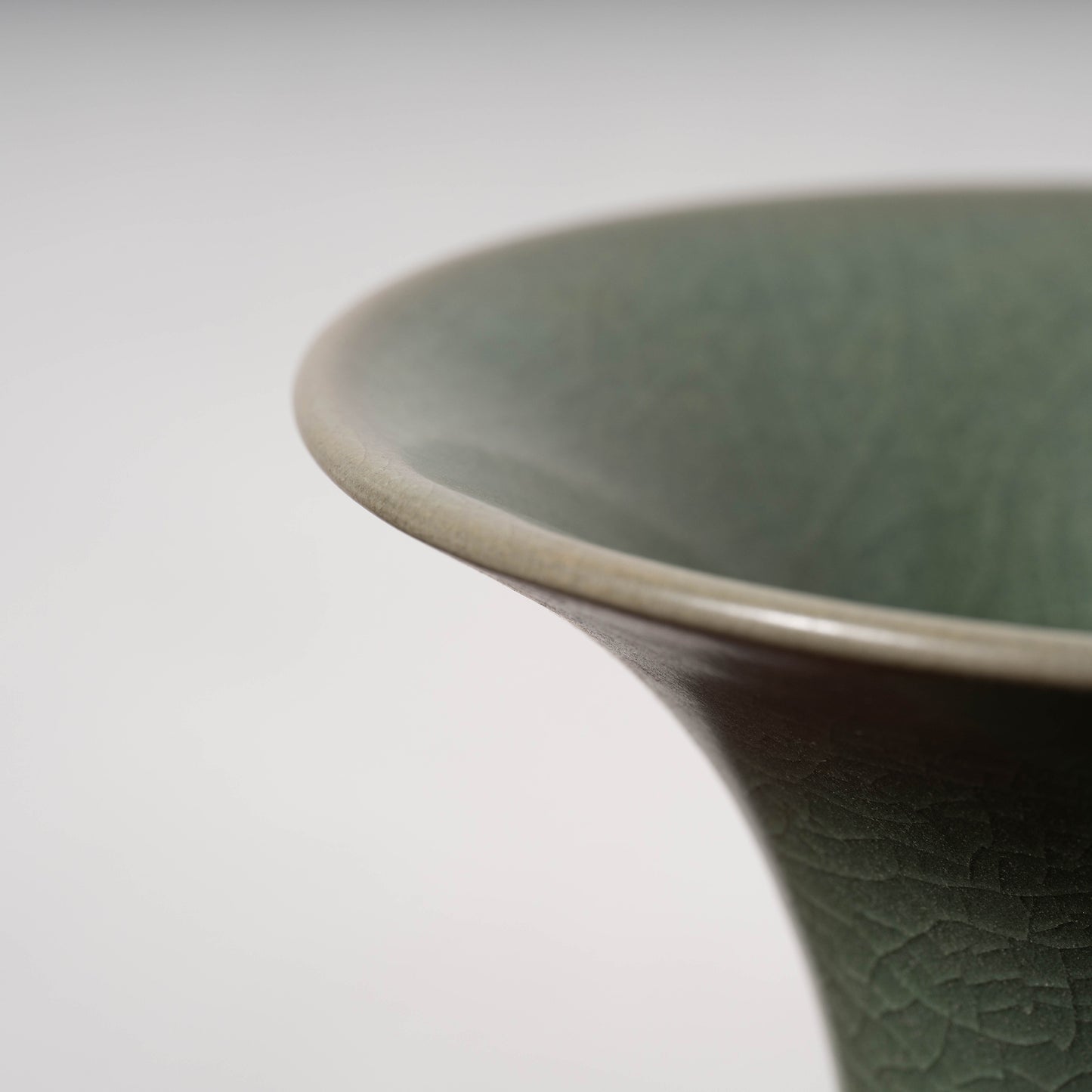 南宋官窯 青磁觚式瓶