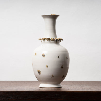 唐代 邢州窯 白釉鉄斑草飾瓶