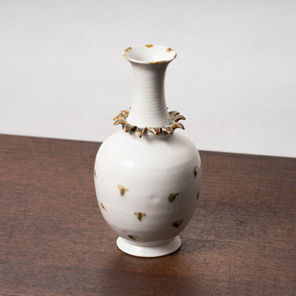 唐代 邢州窯 白釉鉄斑草飾瓶