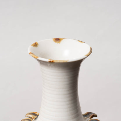 唐代 邢州窯 白釉鉄斑草飾瓶