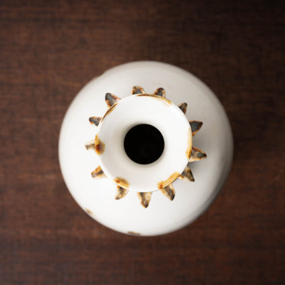 唐代 邢州窯 白釉鉄斑草飾瓶