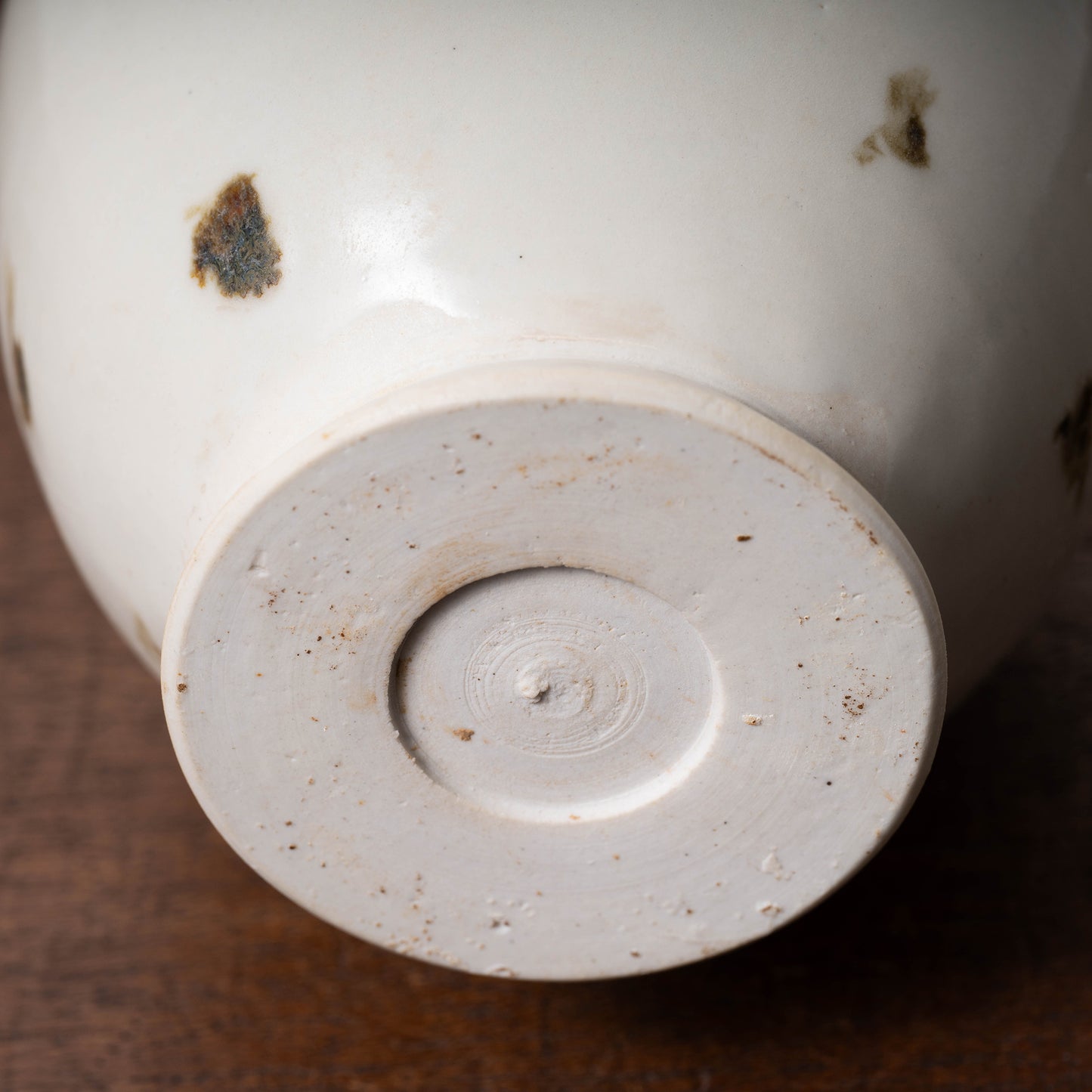 唐代 邢州窯 白釉鉄斑草飾瓶