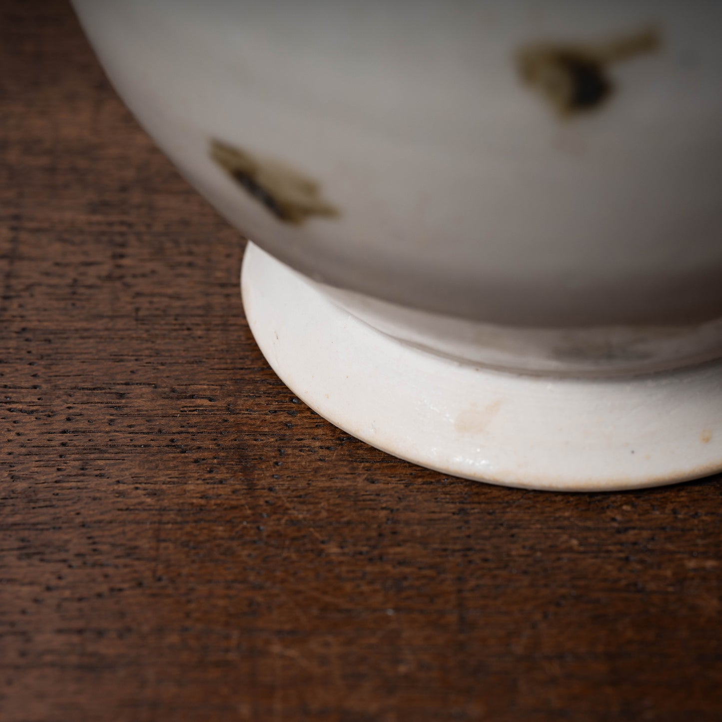 唐代 邢州窯 白釉鉄斑草飾瓶